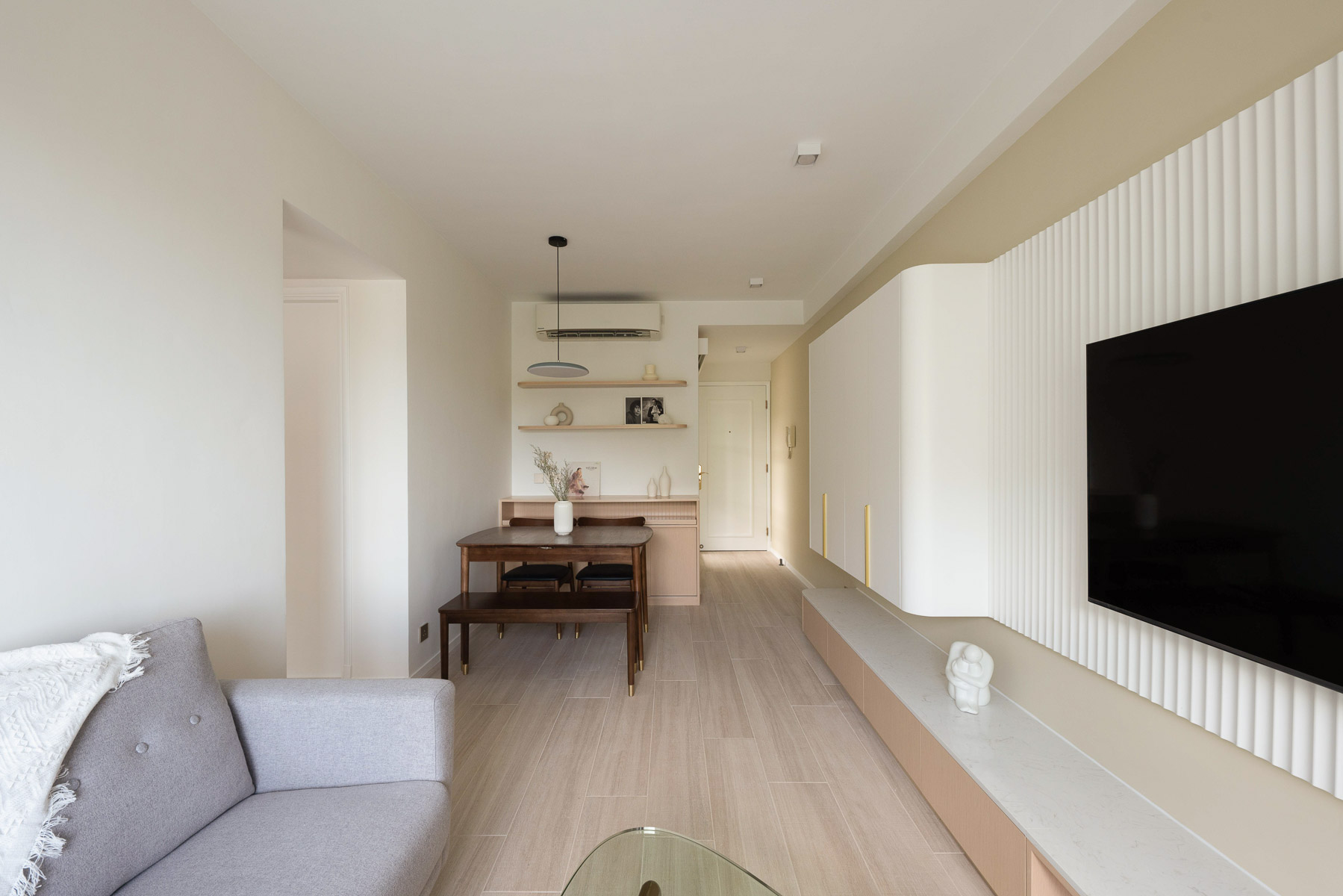 Marcus Chan -  Mae Design Studio - Natural Linear Apartment